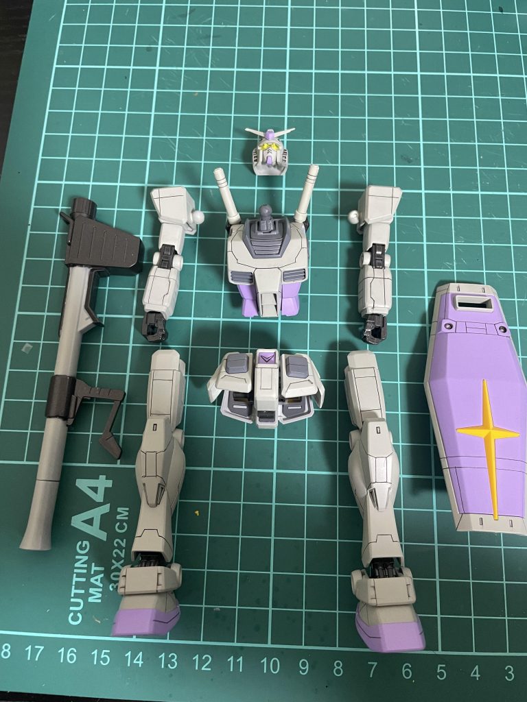 スジ彫も各所に少し追加しました👍