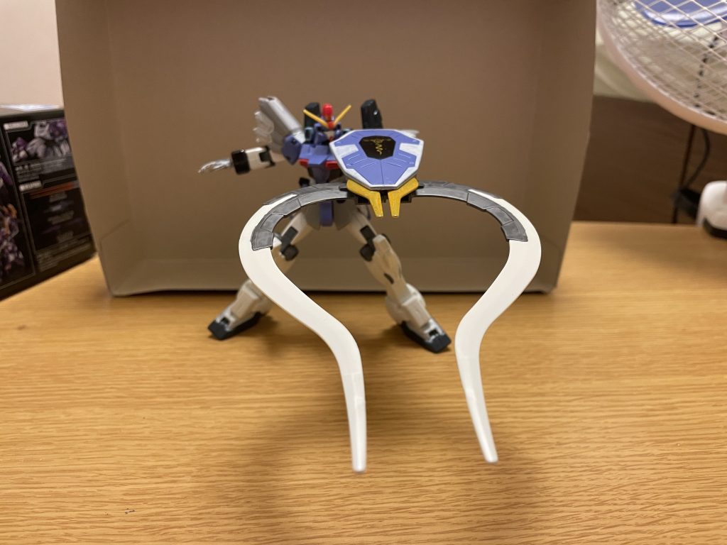 クロスクラッシャーシールドと2本のヒートショーテルを組み合わせて腕に嵌め込んで使用する特殊兵装であり、鋏み切りに特化している。機能的には改修前と変わってはいないが、その破壊力は5倍以上に高まっている。