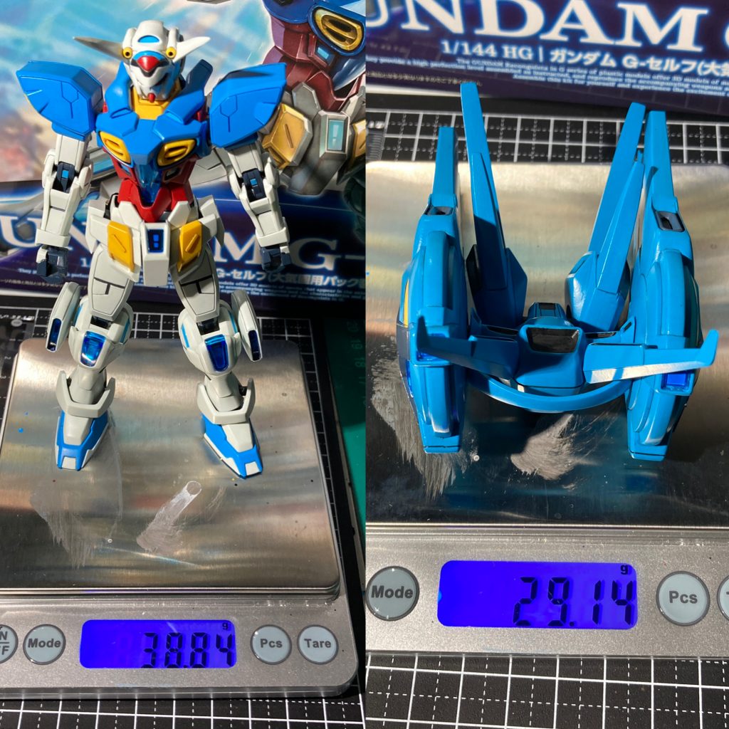 本体と宇宙用バッパックの重量比較。自身の８割近い重量背負えば、自立は難しいのは自明の理。昔ならダイキャストで本体の重量稼ぐところですね。ダイキャスト使った時点で強者感（プラモ狂四郎川柳）