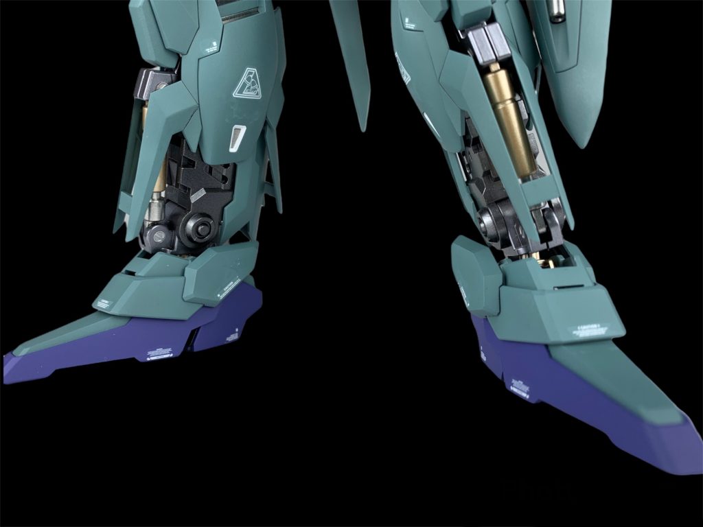 個人的なえちちポイント!百式系列の機体はやはり脚部のこの情報量ですよねぇ〜😎シリンダーの〇部分にはメタルパーツを貼り付けてディテールアップしています✨それでは製作過程の解説に参ります!
