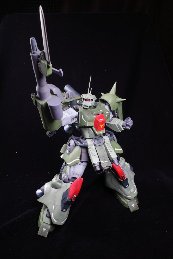 アクションポーズ②名前のガンナイトは銃と剣が一体化した武装から由来。(オリジナル設定)