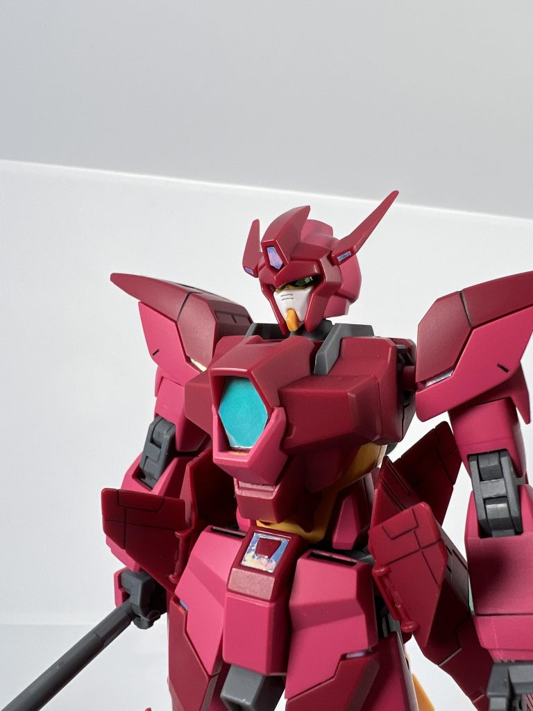 上半身アップ。顔はイケメンでした🥹全体のデザインがAGE系に見えますね。カラーを黒系にしたらGサイフォスに見えるかも😅