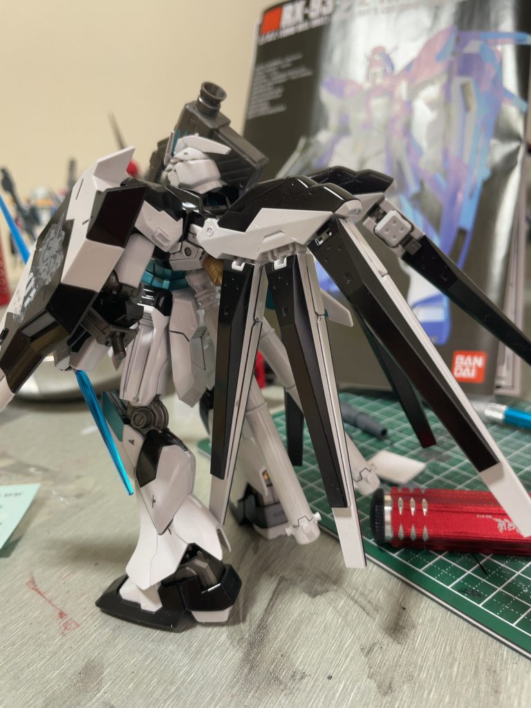 RX-93 ν2 Hi-νガンダム–4枚目/制作者：薩摩模型塗装工務店