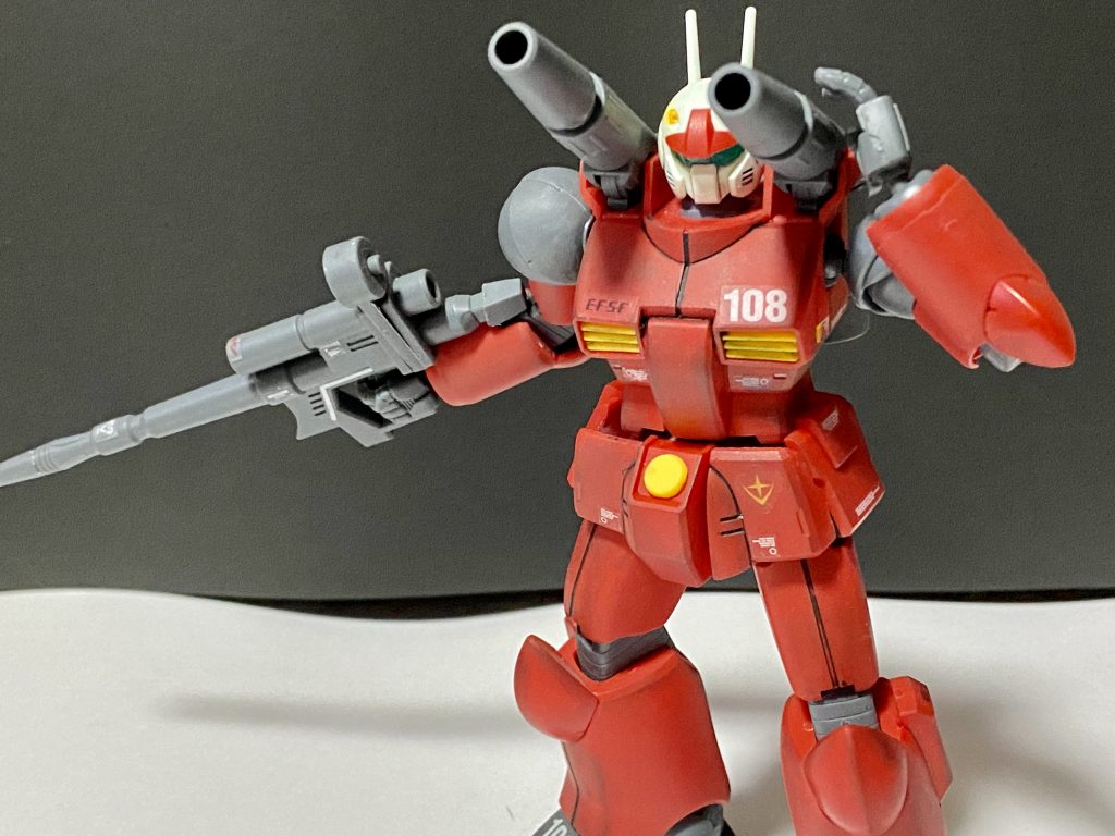 240mm低反動キャノン砲を構えて