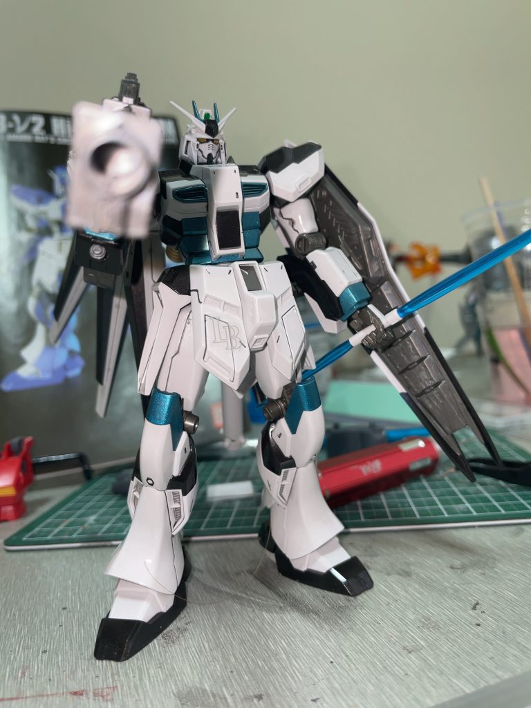 RX-93 ν2 Hi-νガンダム–2枚目/制作者：薩摩模型塗装工務店