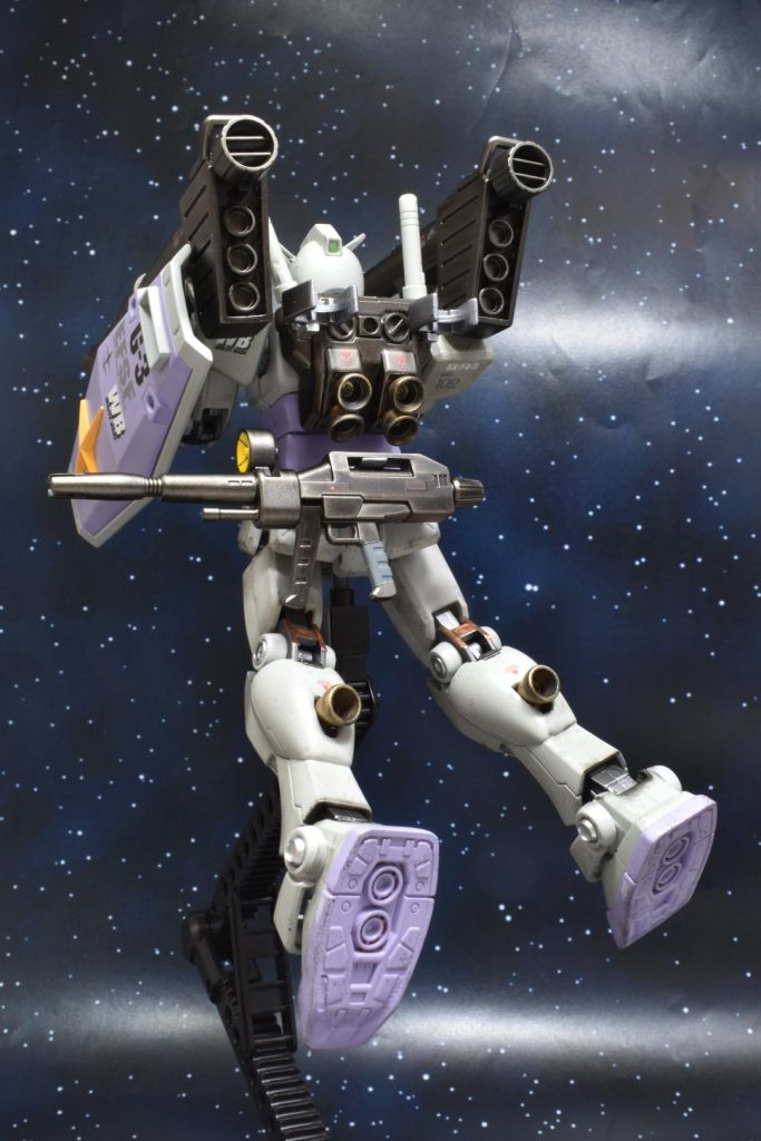 背面機動性向上のため、各所バーニアが増設されているイメージです。