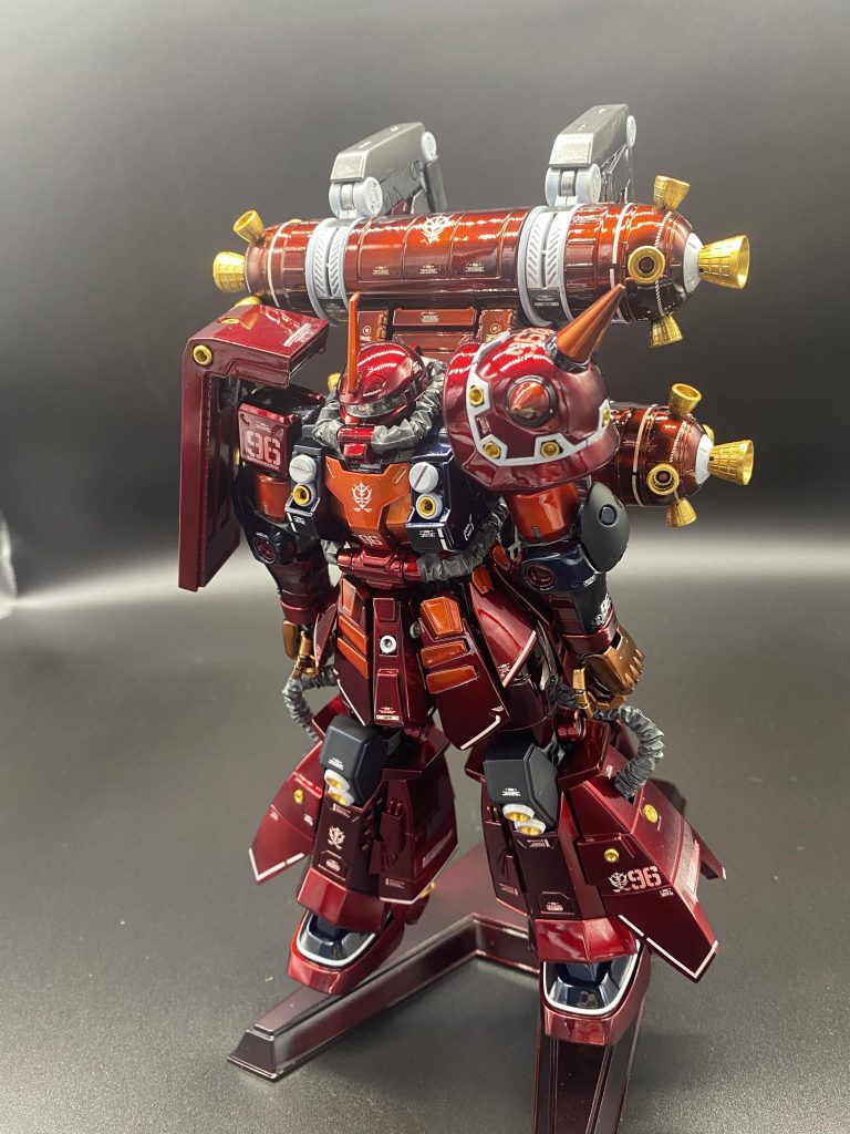 専用台座の方もしっかり塗装を行いました。プロペラントタンク無しでも台座無しでは直立は少し厳しいです。