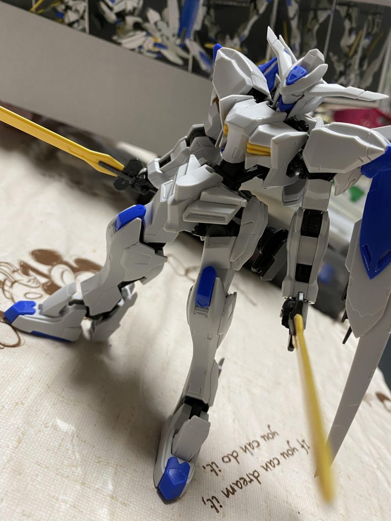 写真に写ってませんが、バエルソードや顎はランナーを接着→尖らせる処置をしてみました。