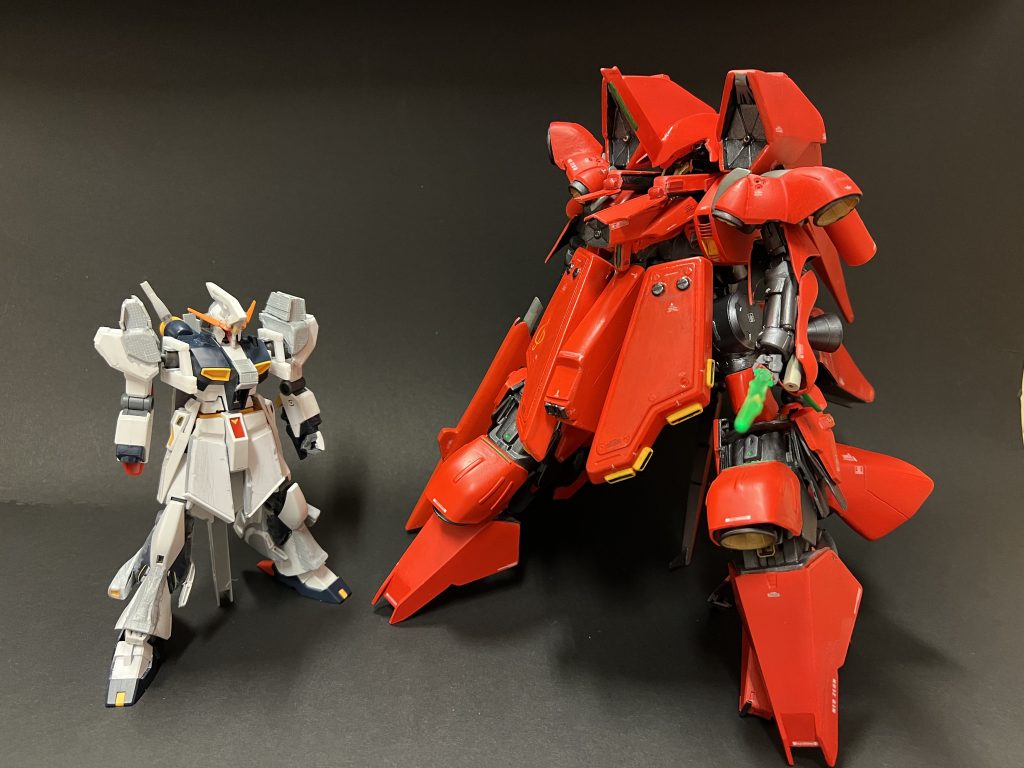 ネオ・ジオン総帥専用MS前作「フルラ」を元に各部をアップグレード、サイコミュ兵器、Iフィールドジェネレーターの搭載などを行った。