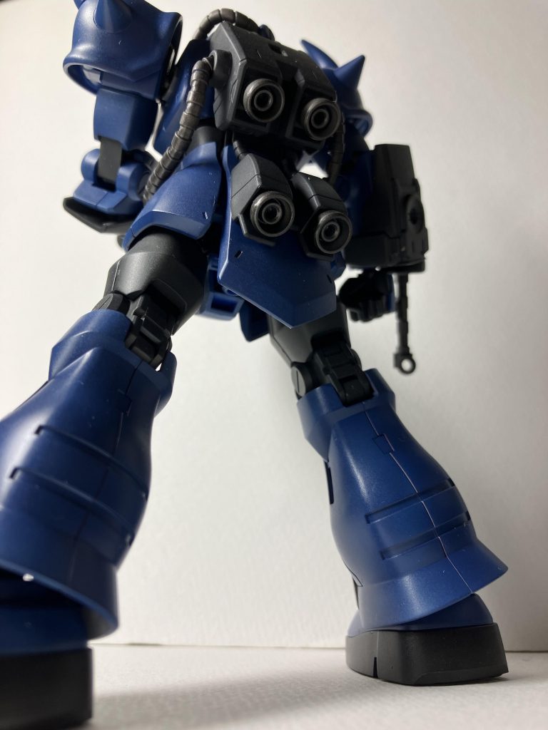 機体名:グフ(近距離特殊特化型)ベース:グフR35 改造部:腕部装甲(R35のものを改造)、脚部(イフリート・シュナイドのものを使用)武装:ヒート・サーベル左腕部パイルバンカーヒート・ロッド(ジオン系の実弾武装全般)