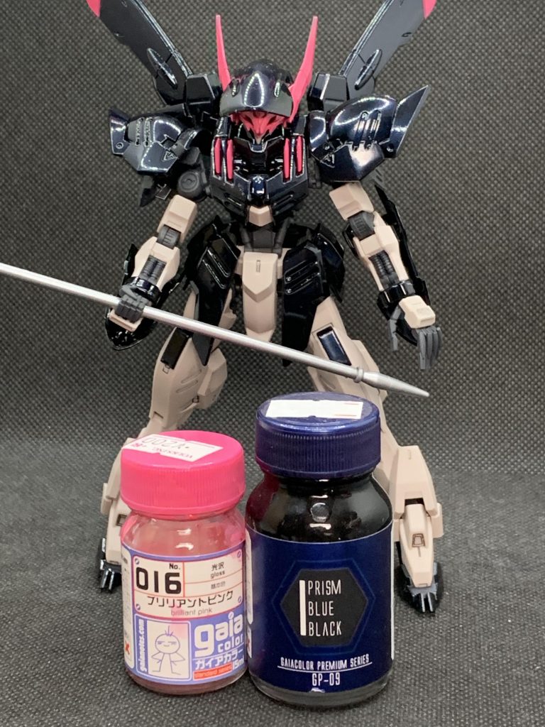 使用した塗料はこちら。トップコートはShowupさんのウレタンクリアーを使用しました。写真では偏光具合がわかりにくいのがつらいね。