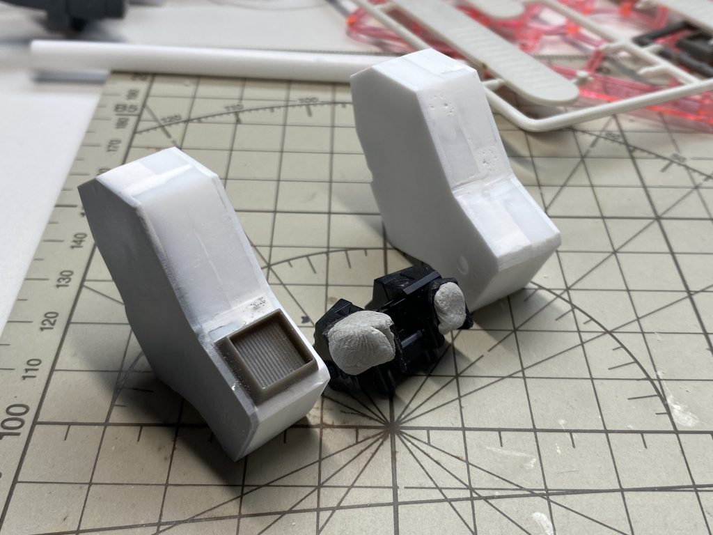 久しぶりのプラ板箱組だったんで、上手くいくか自信なかったですが、なんとかなりましたね。