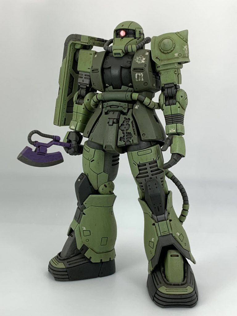 全身。オリジンザク定番の肩軸と膝関節加工をしています。