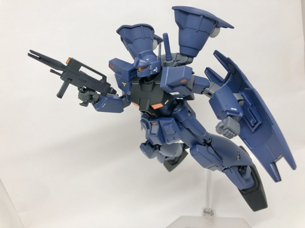 ビームライフルはジムIIから、シールドはジム・カスタムのものをそのまま使用しています。