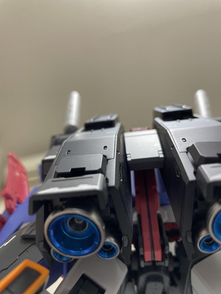  バーニアは内部をスターブライトシルバー、クリアブルーで。