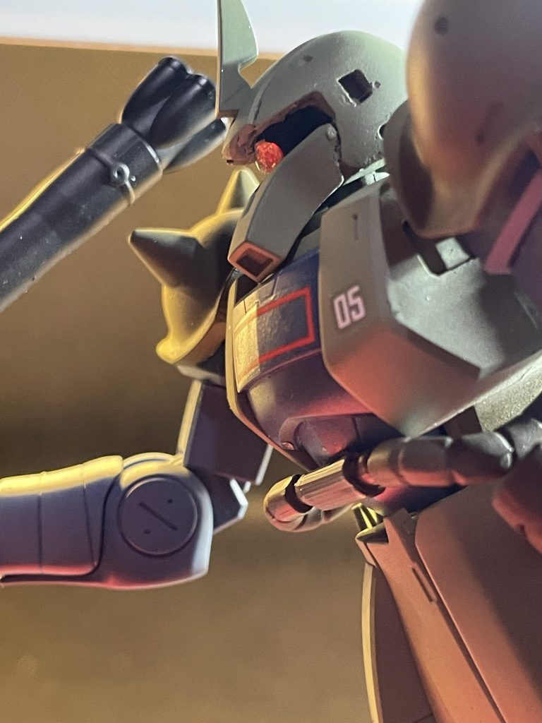 今回、HGの旧ザクをベースに300円のザクⅡやビルダーズパーツを流用して高機動ぽいザクを作りました。