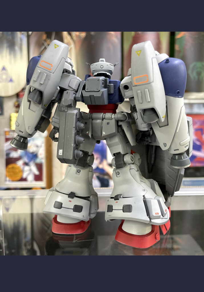 背面まだまだ塗装などで粗を感じますが、脚部の変更やブースターの色分けは、割とうまくいったのでは、と思います。