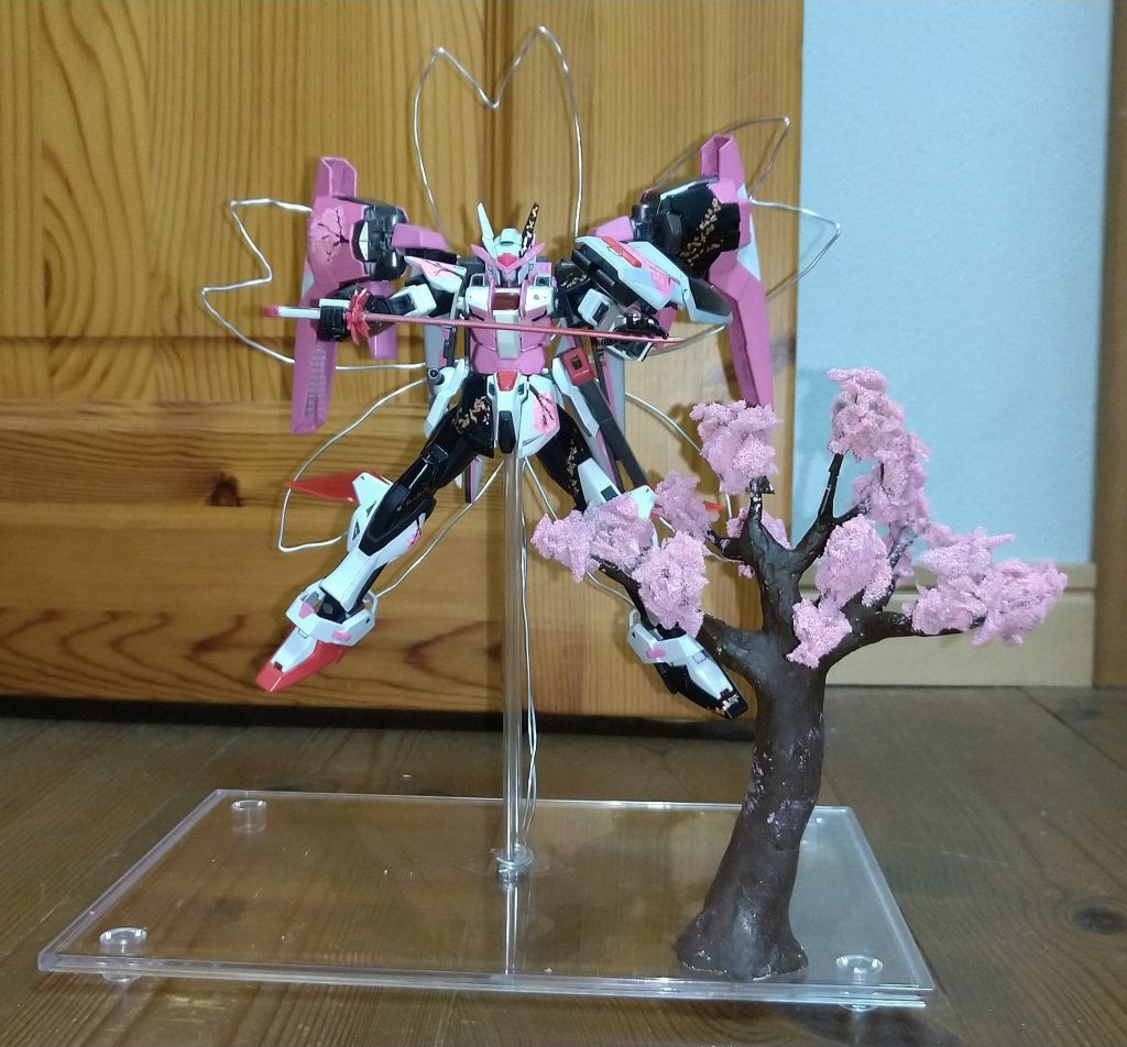 〈製作工程〉木を作り終えて、台座の基本を作ったところです。