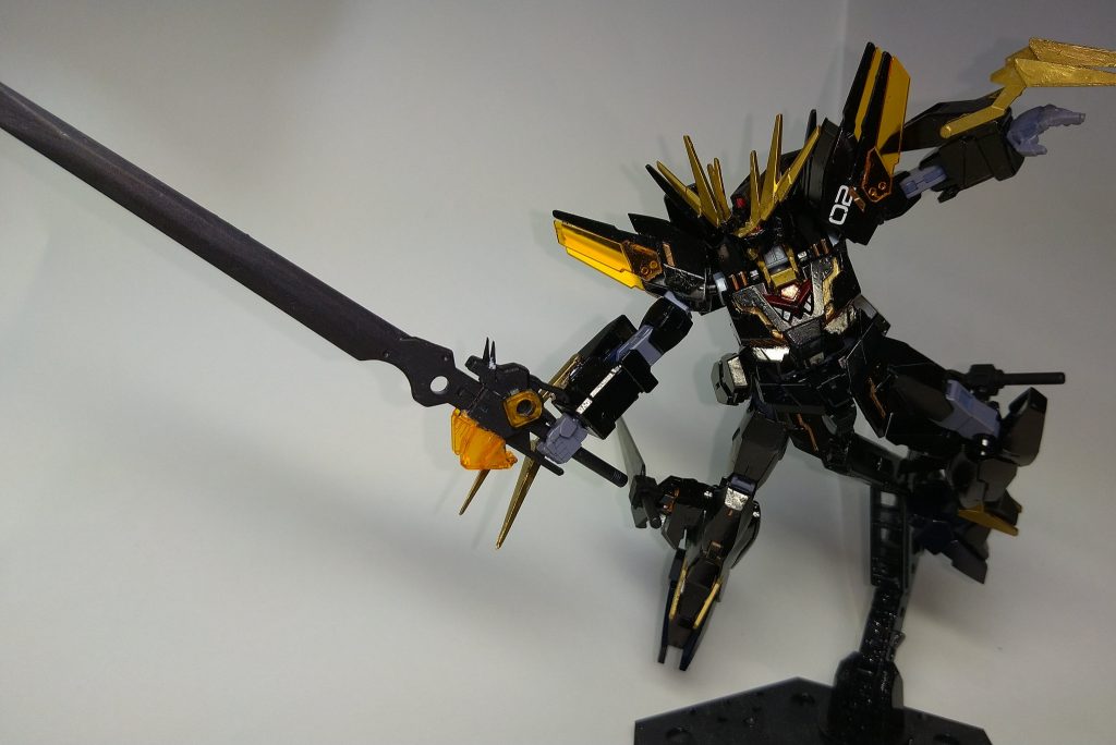 ナイトメアバスターソードバックパックにマウントされた大型剣。サイコフレームが部分的に使用されている。