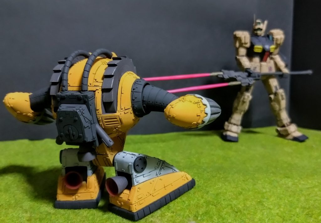 UCガンダムの12話のジオン残党軍のトリントン基地攻防戦にてもしもゾゴックと共にアッグも参戦してたらの私の妄想でトリントン基地防衛のジム2セミストライカーとサシの勝負の構図です🤣