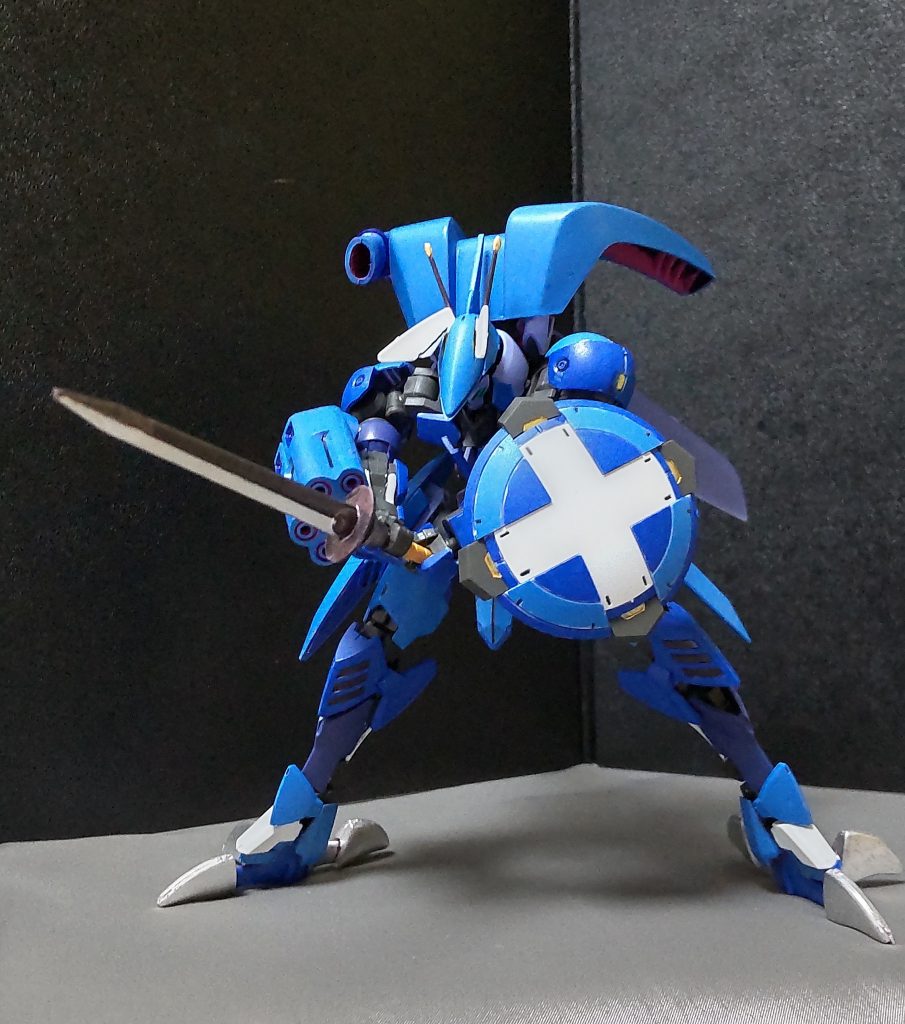 オーラ斬りやハイパーオーラ斬り時はこのように振り降ろします。♪二つの腕を〜 振り上げてよぶ〜