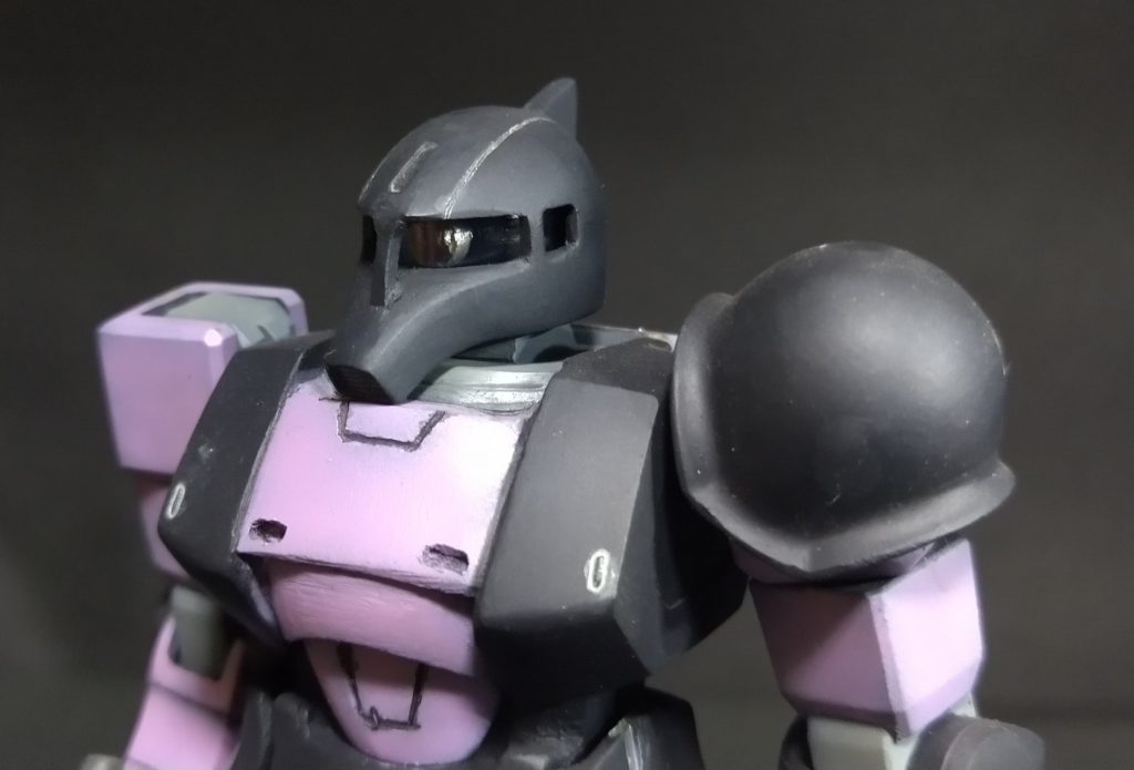 前の投稿したザクと同様に頭部の内部をくり貫いてモノアイユニットを入れてます😊😊