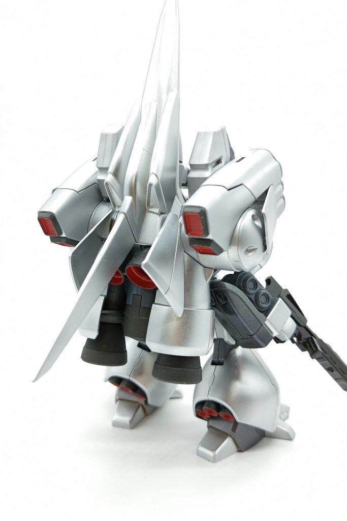 丸っこくて細かいところが多く、マスキング地獄(白目)次はしっかり構想を練り、気合いを入れて作らないとな…純正カラーリングでも、なかなか骨が折れそうです(もう1個積んでます)。