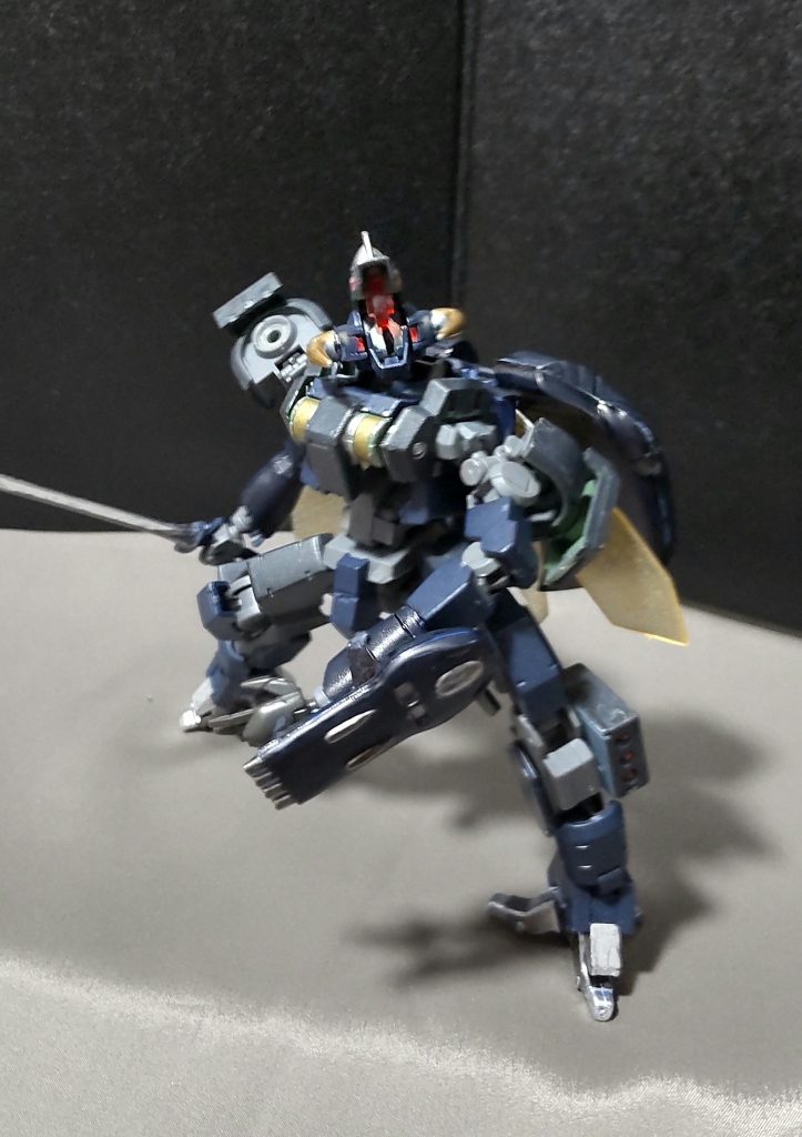 頭部を展開すると謎の目玉が露わになりますが、本機は過去作を流用して再制作したものなので、今回は特に設定などはありません。