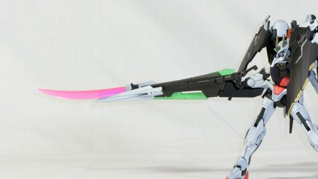 　四連ビームライフル兼実体剣の他に高出力ビームサーベルと熱還元クリア刀身を備えており、この時点でPS装甲、GNフィールド、ナノラミネートアーマーを突破可能。