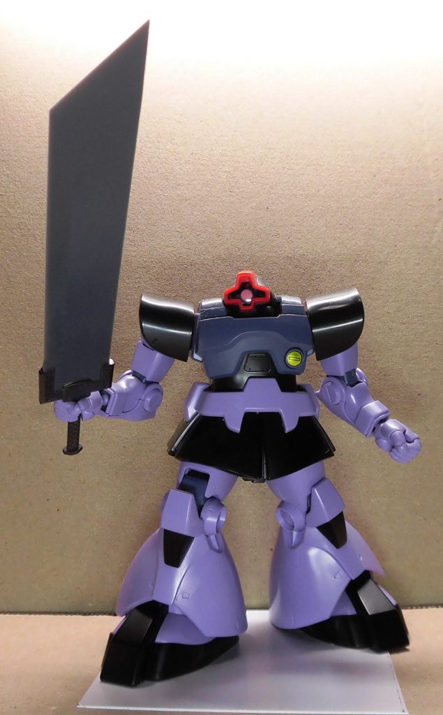 巨大剣です。ドムのパワーならブンブン振り回せそうですね。ドムは完全な素組みで艶出しもしていません。