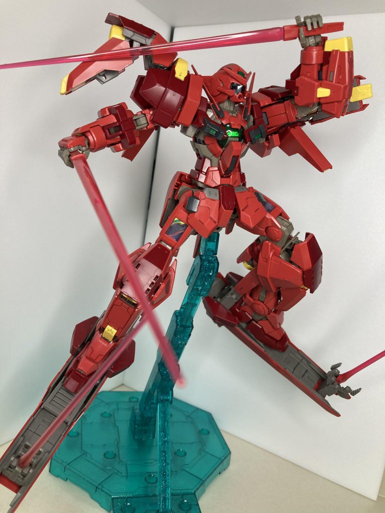 夢の中でフォン・スパークとアリー・アル・サーシェスが戦闘してるシーンを見てしまった。その時にフォンがサーシェスに放った「所詮飼い犬のテメェには、自分の力で世界を変えようとする刹那にも、オレ様にも、そしてオレ様のアストレアにも勝てねぇンだよッ!」この台詞が忘れられない。このセリフの後、アルケーの両腕切断して、両足にGNビームサーベル突き刺して動けなくしてから頭部を握り潰すというシーンを見てしまった(流石に怖いって…)まぁサーシェスは脱出したんですけどね。追おうとしたけど妨害されて断念してた。サーシェスとの戦闘で結構消耗してたから無理もないと思うけど、流石はフォン・スパーク、強ぇ