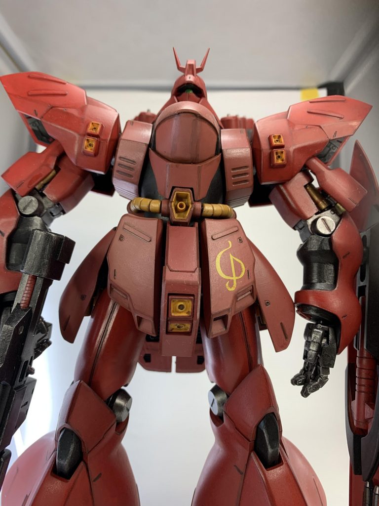 腰サイドアーマーは設定画と形状が違うので作り直そうかと考えましたが、自分の腕前を鑑みて下部を削り込むだけに留めました。始めからここまでするつもりはサラサラ無かったのですが、思いつきで手を加えだすと大変でした💦相変わらずの雑クオリティですが、見て頂けてありがとうございます。