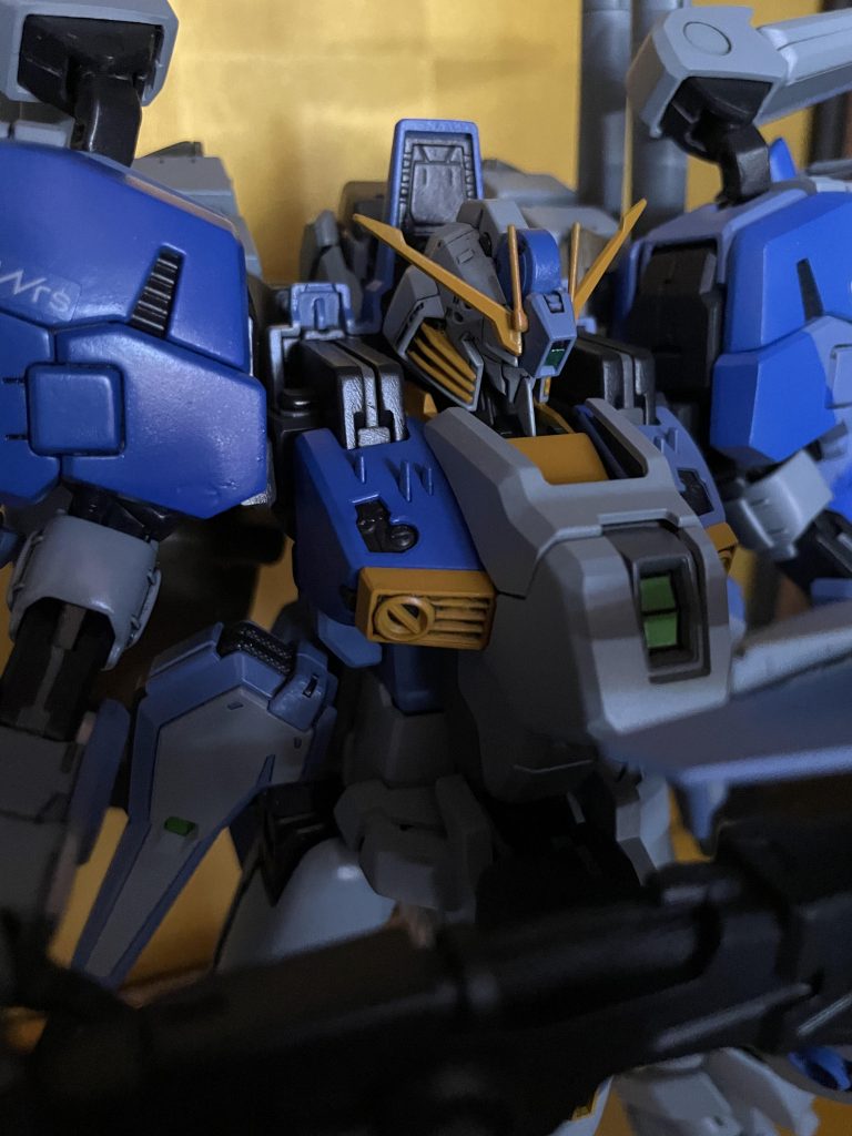 とにかくパーツが多い上に、ABSパーツ多すぎという、なかなか忍耐力とスペリオルガンダム愛が試されるキットだと思いますが、リメイクされた頭がとにかくカッコいい❤️頭をちっちゃくシャープにするだけで、印象がこんだけ変わるとは本当にオドロキです!