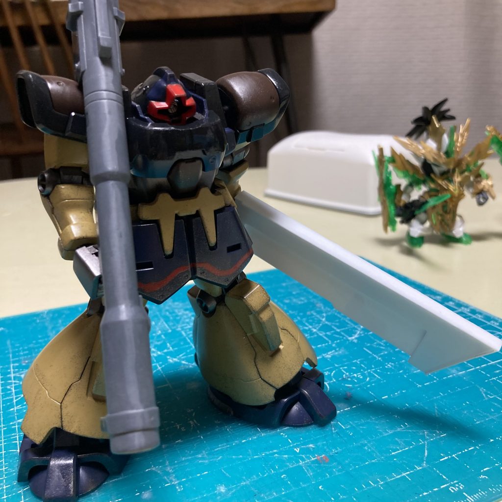 最初はドムトローペンに持たせた大剣です！試作大型ヒート剣を作ろうとプラ板から製作しました！あるゲームキャラの大剣がモチーフですw