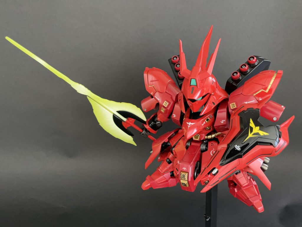 ビームトマホークはHGUCのものをつなっています。ビーム部分をグラデ塗装しています。