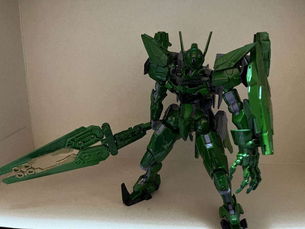 全体アウルンは大体緑めな機体色なのですが、メリハリを付けたくて一部を黒にしました。爪先のブレードを追加。※追記機体色が緑は間違いでした、すいません💦公式では灰色のラフトクランズがアウルンカラーだそうで。作例やコトブキヤの見てダークグリーンみたいな印象になっていました。