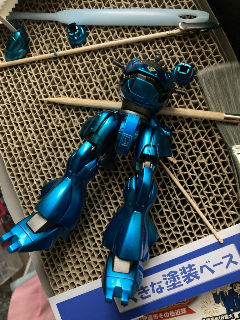 クリア塗装後にタミヤコンパウンドの粗目、細目、仕上げ目の順で磨きツヤを出していきました。