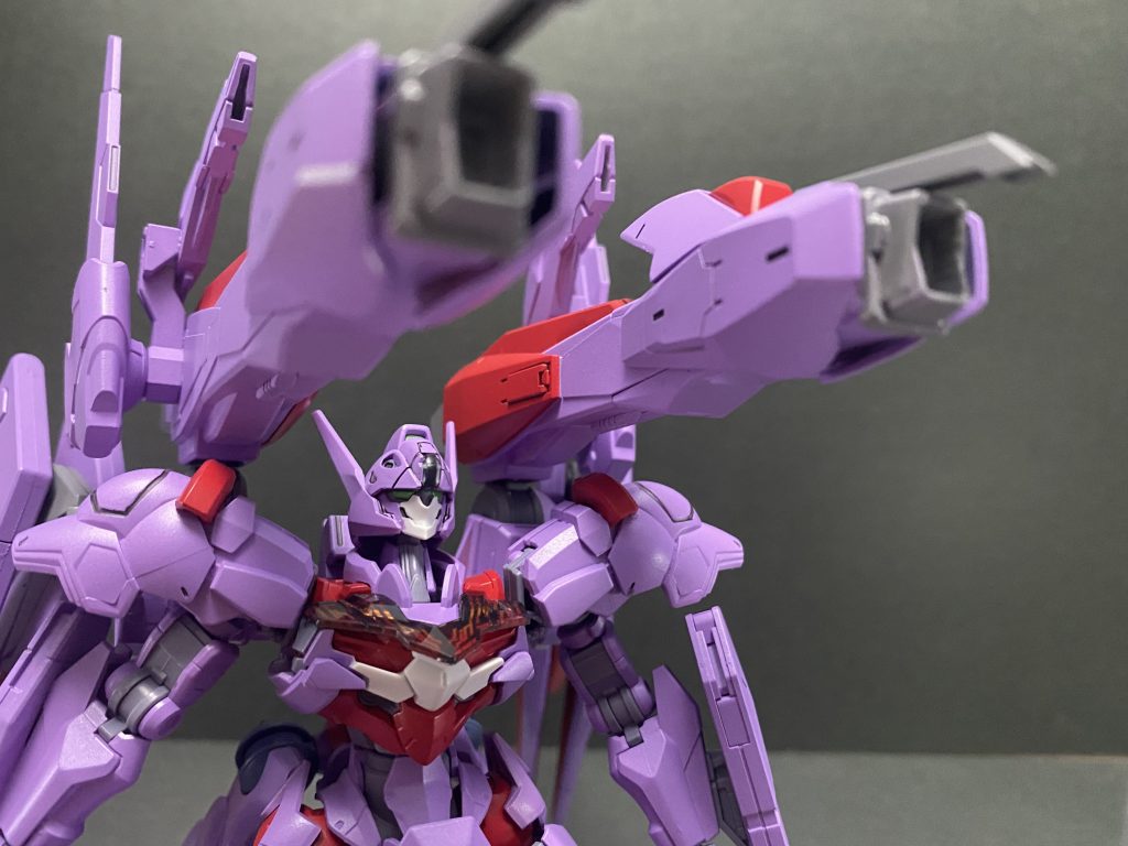 ドライバーキャノンは砲身をAGE-1フルグランサから拝借。後ろのセンサー（？）とスタビライザー（？）はルブリスのビット。砲口はディテールアップパーツとゼルトザームでそれっぽく。