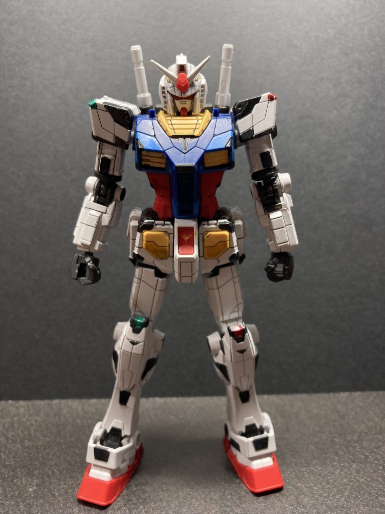 はい。ミカン氏です。ちょっと撮影ブースとか色々試行錯誤してたらフツーに投稿わすれてました。さらに今回から形式とか変えてみました。今回の機体『RX-78F00 ガンダム』は横浜にある、ガンダムファクトリーにて購入した物なんですが、実は3月に買ってから長らく放置してました。このガンプラ、色分けが完全に再現されてないので(多分再現されたらRGになってしまう気がしますが)その色を出すのに少し苦労しました。さらにモールドがHG(箱には1/144としか書いてないのですがHGと表記させてもらいます)にしては非常に多いので墨入れが…結構自分の中ではかなり良くできたので良かったと思います