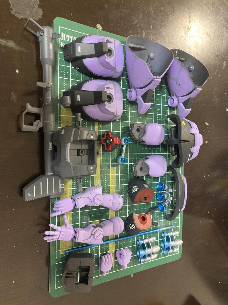 Hアイズ化もしてますねこれするだけでめちゃカッコよくなる!金属パーツ高いけどやる価値ありますねジオンの一つ目はこれ必須!!