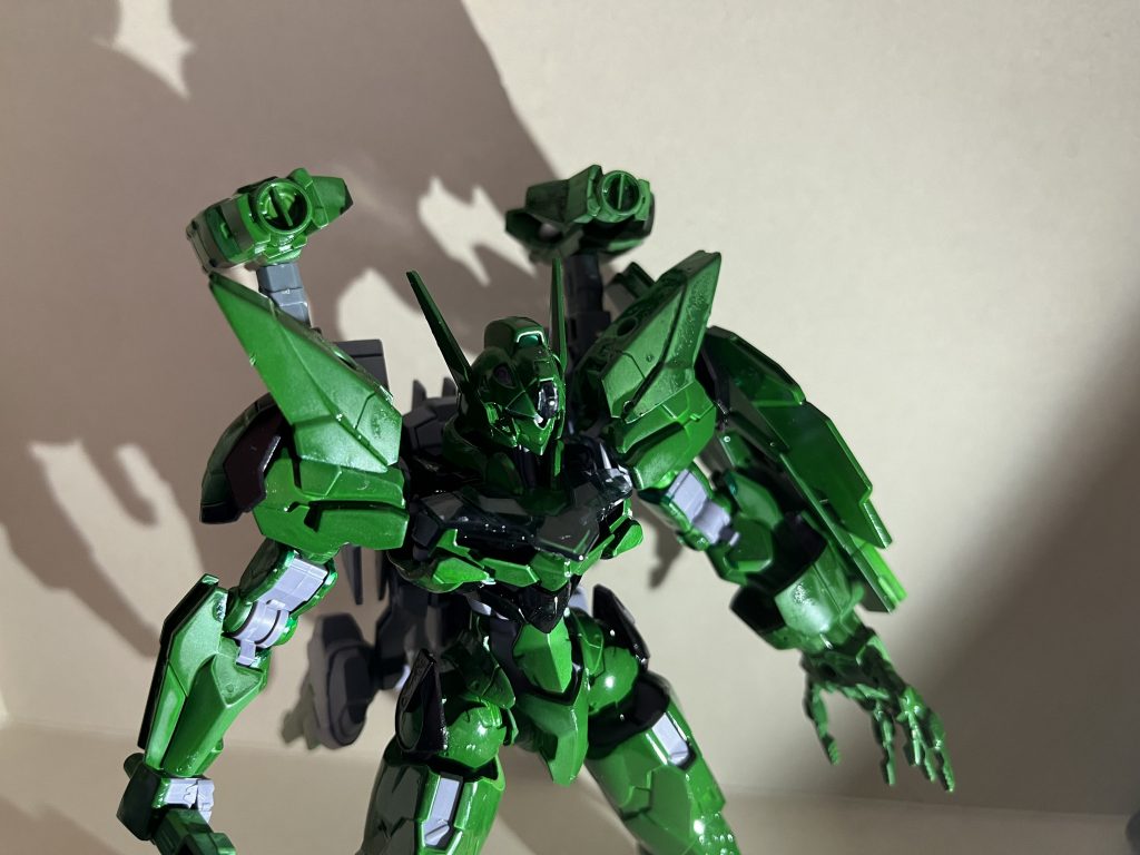 オルゴンキャノンルブリスのサーベルラックを改造してオルゴンキャノンに似せた武装に変更基部は可動してキャノン砲撃モードと切替可