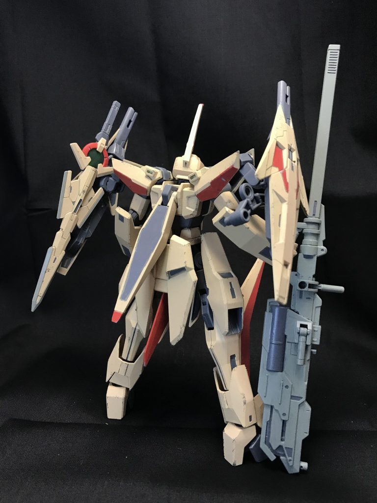 剣とロングライフルは鉄板アイテム。カッコイイを目指すと世代的にダンバイン味とエルガイム味は外せませんね。あと、トサカはベルゼルガテスタロッサっぽく。オーラバトラー+ヌーベルディザード+テスタロッサな感じでしょうか。