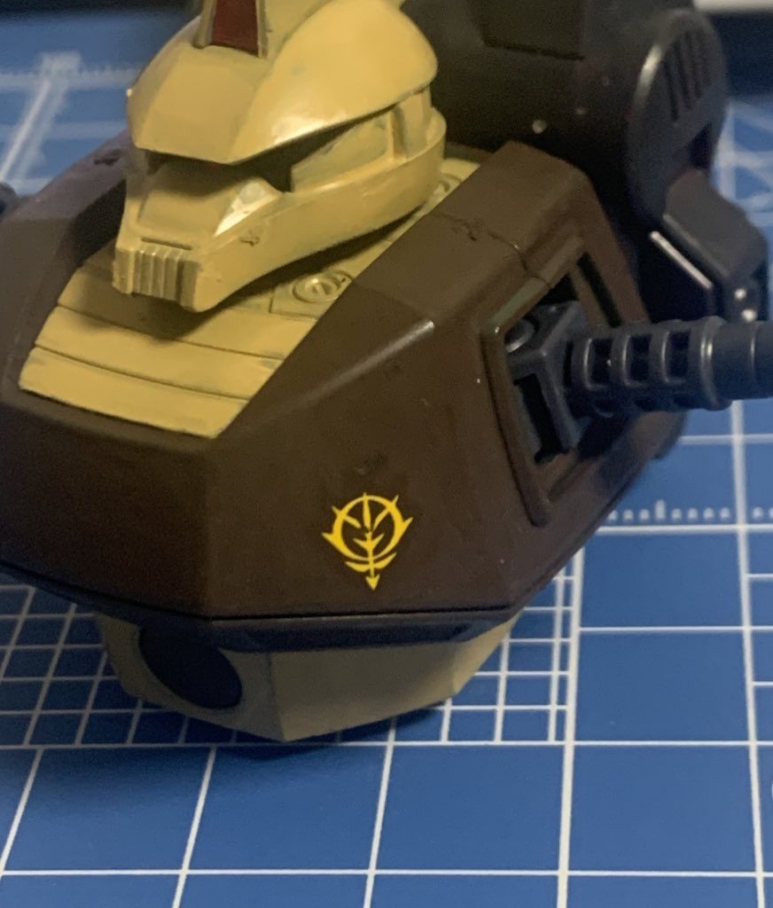 一度貼ったけど、剥がれてダメになったから後に似た奴を貼り直ししてます。