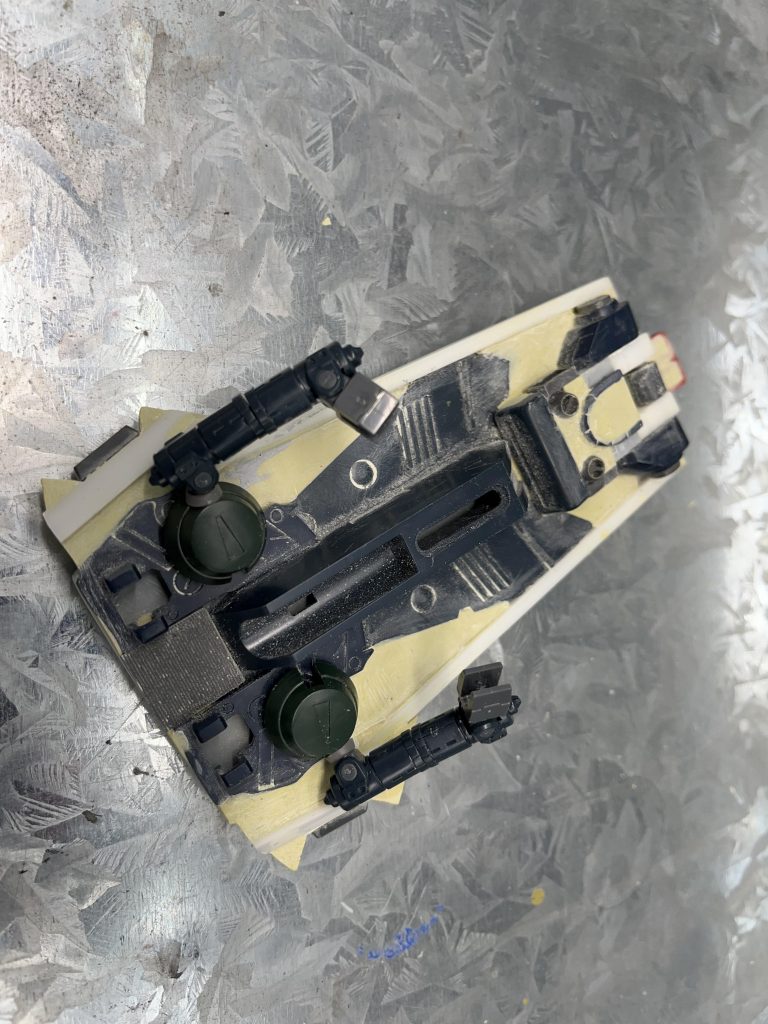 リアアーマー裏はサザビーのシールド裏パーツでディテールアップ。
