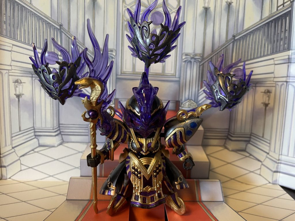 クレオパトラキュベレイ。こちらは最初から仮面付きのダークver。白い方は…商品化しないのかな…