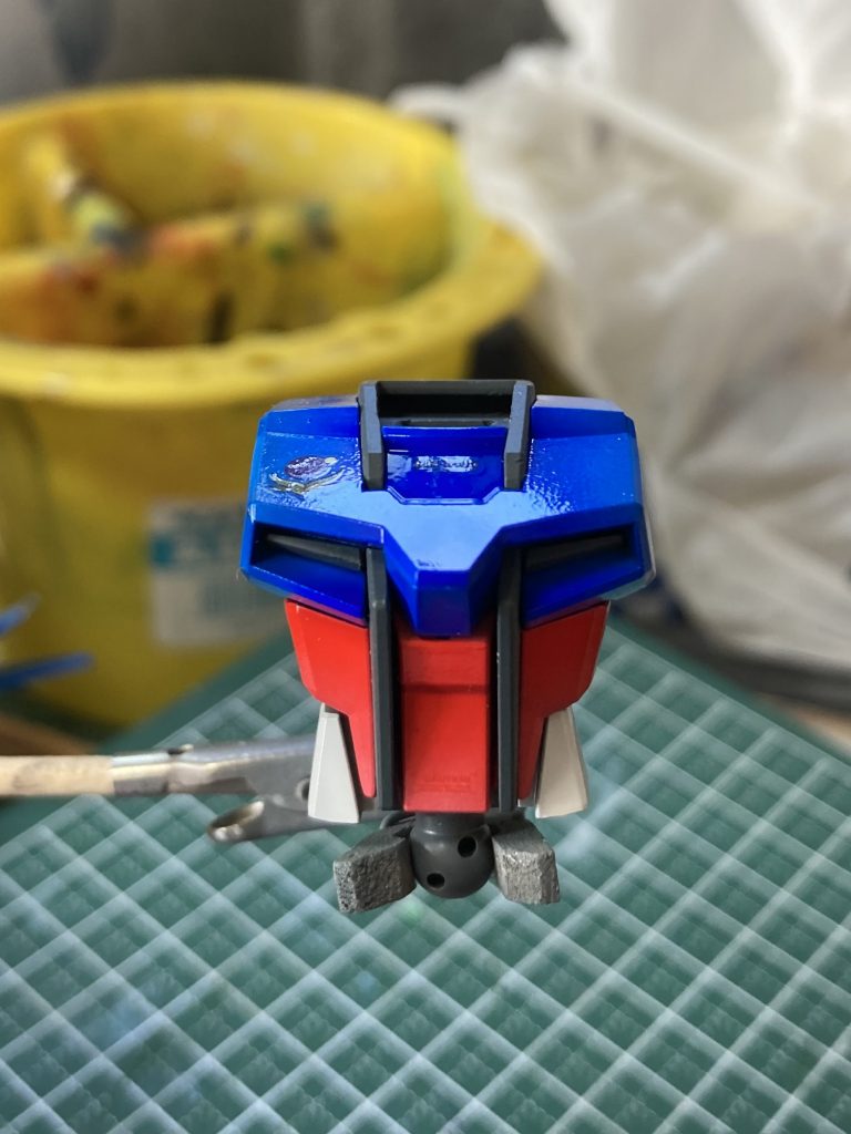 下腹部のグラデーション部に赤文字のCAUTIONマークが貼ってあります(見えますか?)。