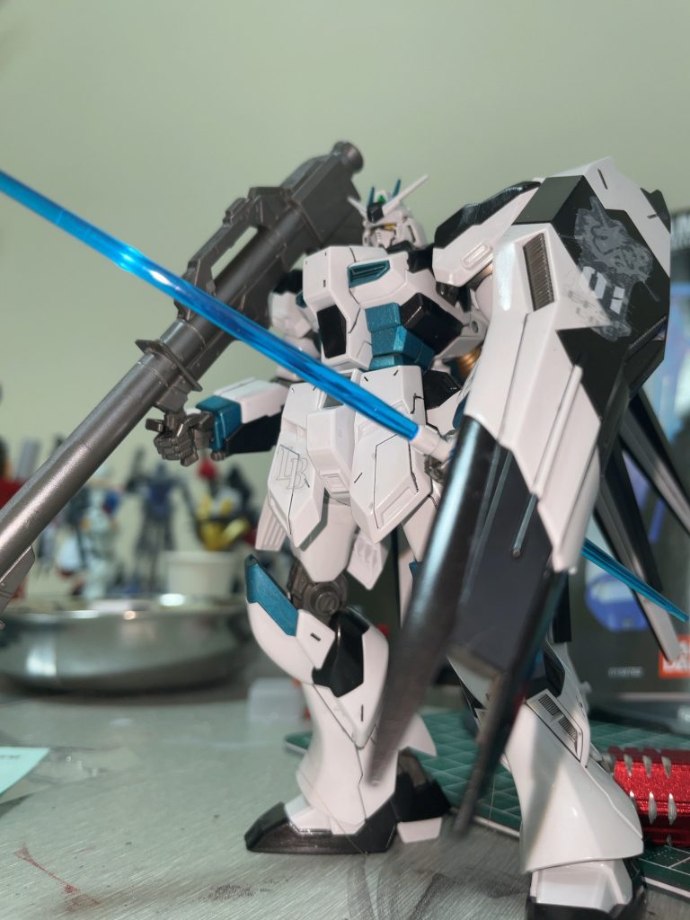 RX-93 ν2 Hi-νガンダム–3枚目/制作者：薩摩模型塗装工務店