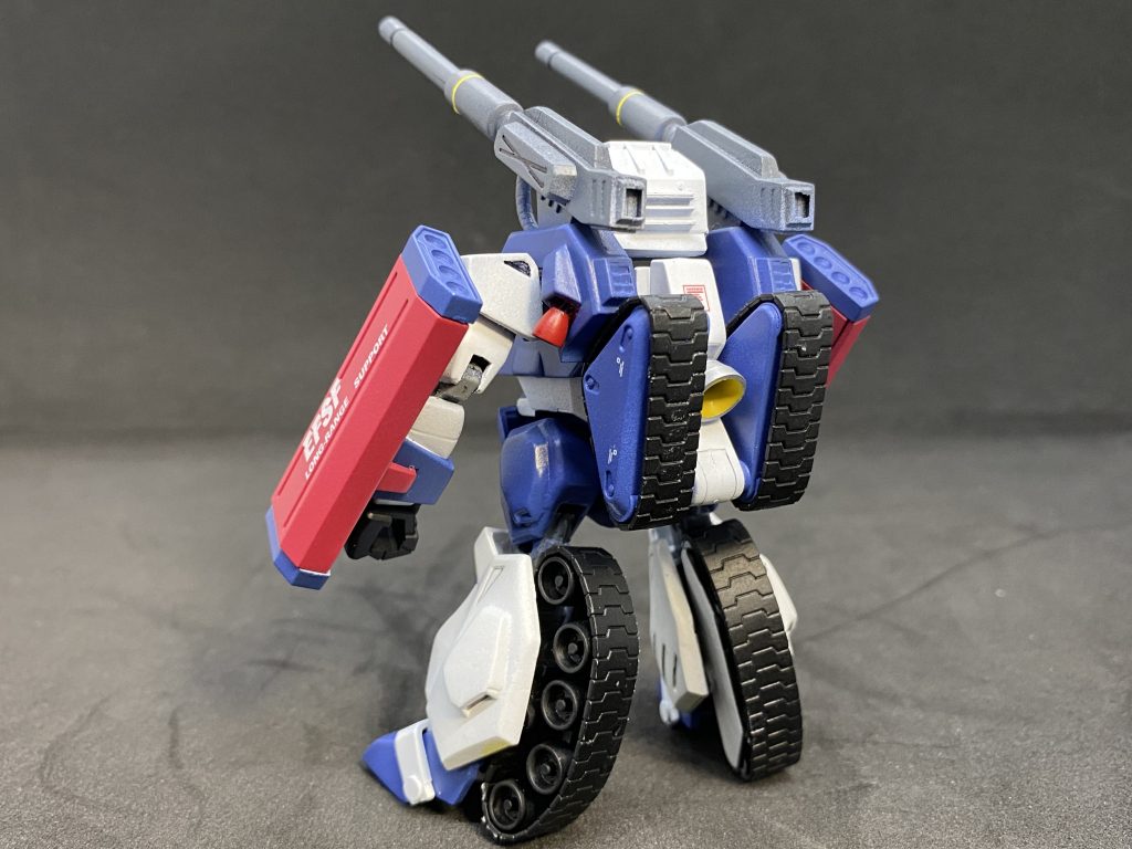 尻。キャノンの取り付け位置、いろいろ迷ってこの位置に落ちつきました。