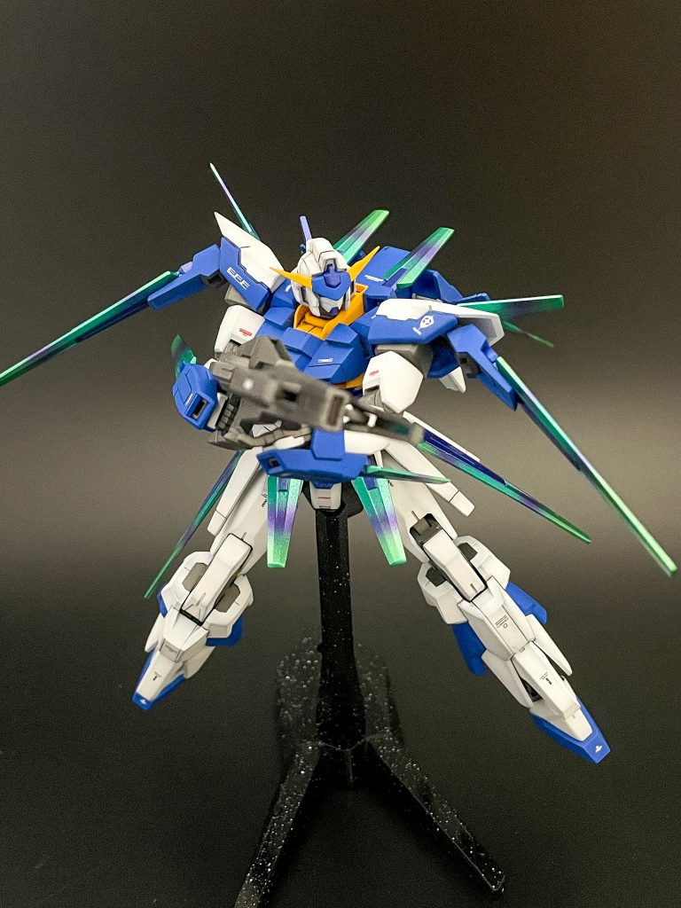 こういう可変ライフルいいですよね。台座は簡易的に宇宙風塗装を施しています。手首しまっておけるこの台座素晴らしい。