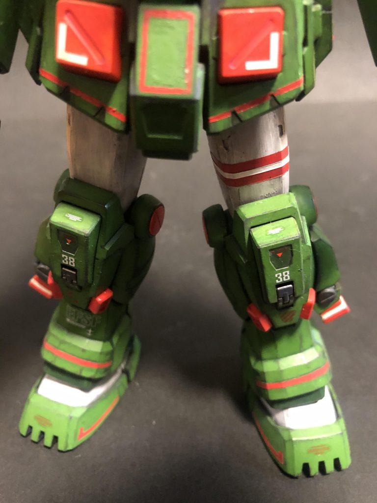 ブーツ、もも、足首、腰、手描きのライン。我ながらよく頑張った👍